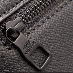 مملوكة مسبقًا Louis Vuitton Black Taiga Rainbow Steamer PM