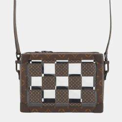 مملوكة مسبقًا حقيبة لويس فويتون صندوق ناعم بنقشة مونوغرام بني شطرنج