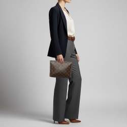 مملوكة مسبقًا Louis Vuitton Toiletry Pouch Monogram Canvas Clutch