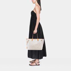 مملوكة مسبقًا حقيبة لوي فيتون داميير ازور نيفيرفول كبيرة بيضاء