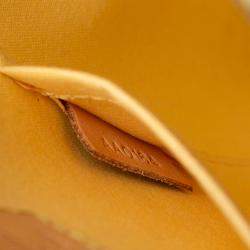 مملوكة مسبقًا حقيبة لوي فيتون ألما BB فيرنيه مونوغرام ي أصفر