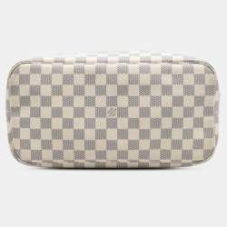 مملوكة مسبقًا حقيبة لويس فيتون نافرفول MM دامير أزور بيضاء