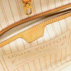 مملوكة مسبقًا حقيبة لوي فيتون نيفرفول أزور دامير بيضاء متوسطة الحجم
