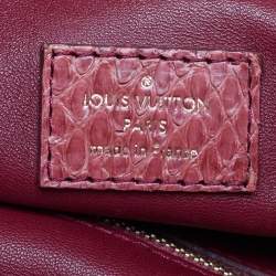 مملوكة مسبقًا Louis Vuitton Artsy MM Red Monogram Python Bag