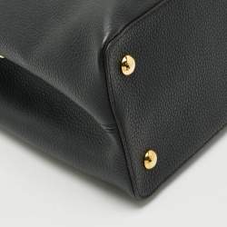 مملوكة مسبقًا حقيبة لوي فيتون كابوسين جلد رمادي متوسط الحجم