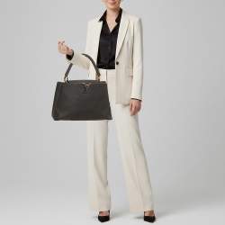 مملوكة مسبقًا حقيبة لوي فيتون كابوسين جلد رمادي متوسط الحجم