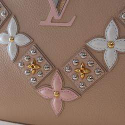 مملوكة مسبقًا Louis Vuitton Studded Taurillon Capucines BB