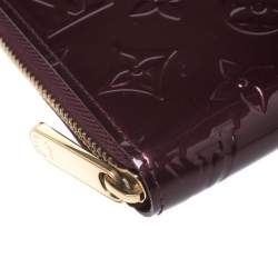 ممل�وكة مسبقًا Louis Vuitton Rouge Fauviste Monogram Vernis Zippy Wallet