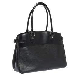 مملوكة مسبقًا حقيبة لوى فيتون باسي جلد جلد أيبي سوداء GM