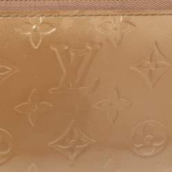 مملوكة مسبقًا محفظة لوي فيتون "زيبي" جلد لامع مونوغرامي بيج 