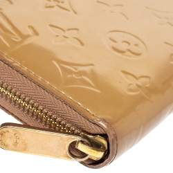 مملوكة مسبقًا محفظة لوي فيتون "زيبي" جلد لامع مونوغرامي بيج 