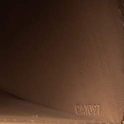 مملوكة مسبقًا محفظة لوي فيتون "زيبي" جلد لامع مونوغرامي بيج 