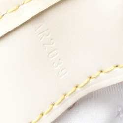 Pre Owned حقيبة لوي فيتون لو إيسنسيال جلد سوهالي بيضاء صغيرة