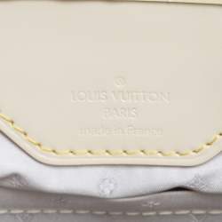 Pre Owned حقيبة لوي فيتون لو إيسنسيال جلد سوهالي بيضاء صغي رة