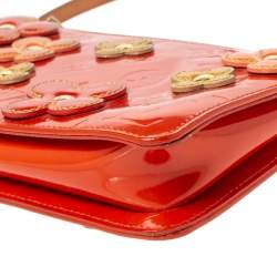 مملوكة مسبقًا Louis Vuitton Red Monogram Vernis Lexington Fleurs Pochette Bag