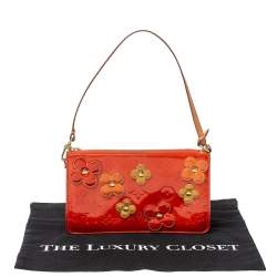 مملوكة مسبقًا Louis Vuitton Red Monogram Vernis Lexington Fleurs Pochette Bag