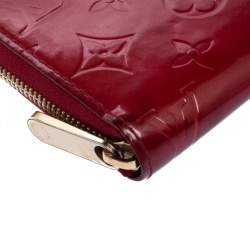 مملوكة مسبقًا محفظة لوي فيتون "زيبي" جلد لامع مونوغرامي أحمر 