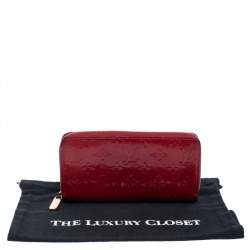 مملوكة مسبقًا محفظة لوي فيتون "زيبي" جلد لامع مونوغرامي أحمر 