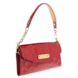 مملوكة مسبقًا حقيبة لوي فيتون "صنست بوليفارد" جلد لامع مونوغرامي أحمر