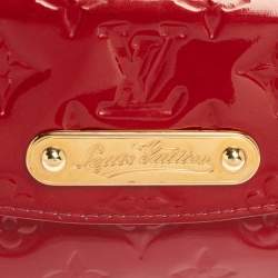 مملوكة مسبقًا حقيبة لوي فيتون "صنست بوليفارد" جلد لامع مونوغرامي أحمر