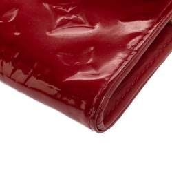 مملوكة مسبقًا حقيبة لوي فيتون "صنست بوليفارد" جلد لامع مونوغرامي أحمر