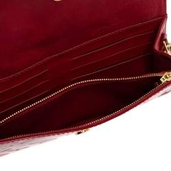 مملوكة مسبقًا حقيبة لوي فيتون "صنست بوليفارد" جلد لامع مونوغرامي أحمر