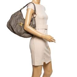 مملوكة مسبقًا Louis Vuitton Taupe Monogram Mahina Leather Solar PM Bag