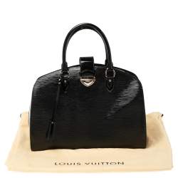 مملوكة مسبقًا حقيبة لوي فيتون "بونت نوف" جلد إيبي أسود اليكتريك 