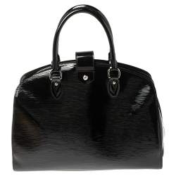 مملوكة مسبقًا حقيبة لوي فيتون "بونت نوف" جلد إيبي أسود اليكتريك 