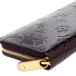 مملوكة مسبقًا محفظة لوي فيتون "زيبي" جلد لامع مونوغرامي عنابي 