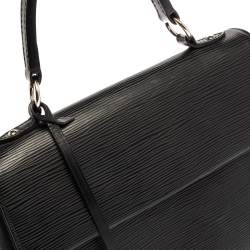مملوكة مسبقًا Louis Vuitton Black Epi Leather Cluny BB Bag