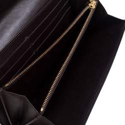 مملوكة مسبقًا Louis Vuitton Amarante Monogram Vernis Sarah Wallet