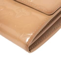 مملوكة مسبقًا Louis Vuitton Noisette Monogram Vernis Sarah Wallet 