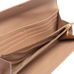 مملوكة مسبقًا Louis Vuitton Noisette Monogram Vernis Sarah Wallet