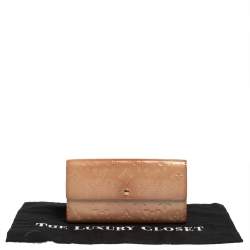 مملوكة مسبقًا Louis Vuitton Noisette Monogram Vernis Sarah Wallet