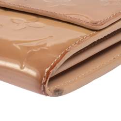 مملوكة مسبقًا Louis Vuitton Noisette Monogram Vernis Sarah Wallet