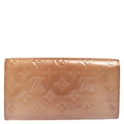 مملوكة مسبقًا Louis Vuitton Noisette Monogram Vernis Sarah Wallet