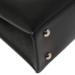 مملوكة مسبقًا Louis Vuitton Black Epi Leather Kleber MM Bag