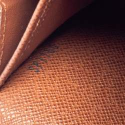 مملوكة مسبقًا Louis Vuitton Monogram Coated Canvas Sarah Wallet