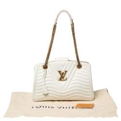 Pre Owned Louis Vuitton White Quilted Leather New Wave Chain Bag