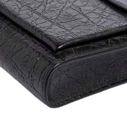 Pre Owned Louis Vuitton Black Crinkled Leather Indra Portfolio Clutch