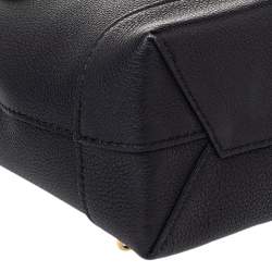 مملوكة مسبقًا Louis Vuitton Black Leather Lockme Backpack Mini