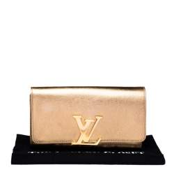 مملوكة مسبقًا حقيبة كلتش لوي فيتون لويز جلد ذهبي 