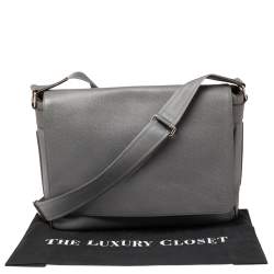 Pre Owned حقيبة لوي فيتون رومان جلد تايغا رصاصي GM