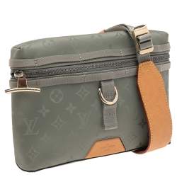 مملوكة مسبقًا Louis Vuitton Grey Monogram Titanium Canvas Messenger 