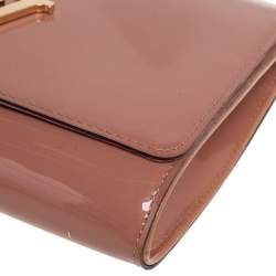 مملوكة مسبقًا Louis Vuitton Rose Velours Patent Leather Louise Clutch