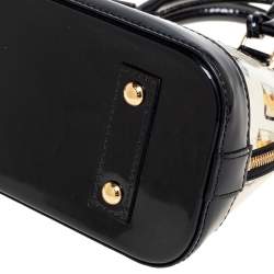 مملوكة مسبقًا حقيبة لوي فيتون ألما بي بي جلد لامع مونوغرامي أبيض وملصقات 