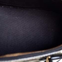 مملوكة مسبقًا حقيبة لوي فيتون ألما بي بي جلد لامع مونوغرامي أبيض وملصقات 