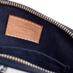 مملوكة مسبقًا حقيبة لوي فيتون ألما بي بي جلد لامع مونوغرامي أبيض وملصقات 