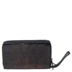 مملوكة مسبقًا Fendi Black Crocodile Leather Zip Around Wallet